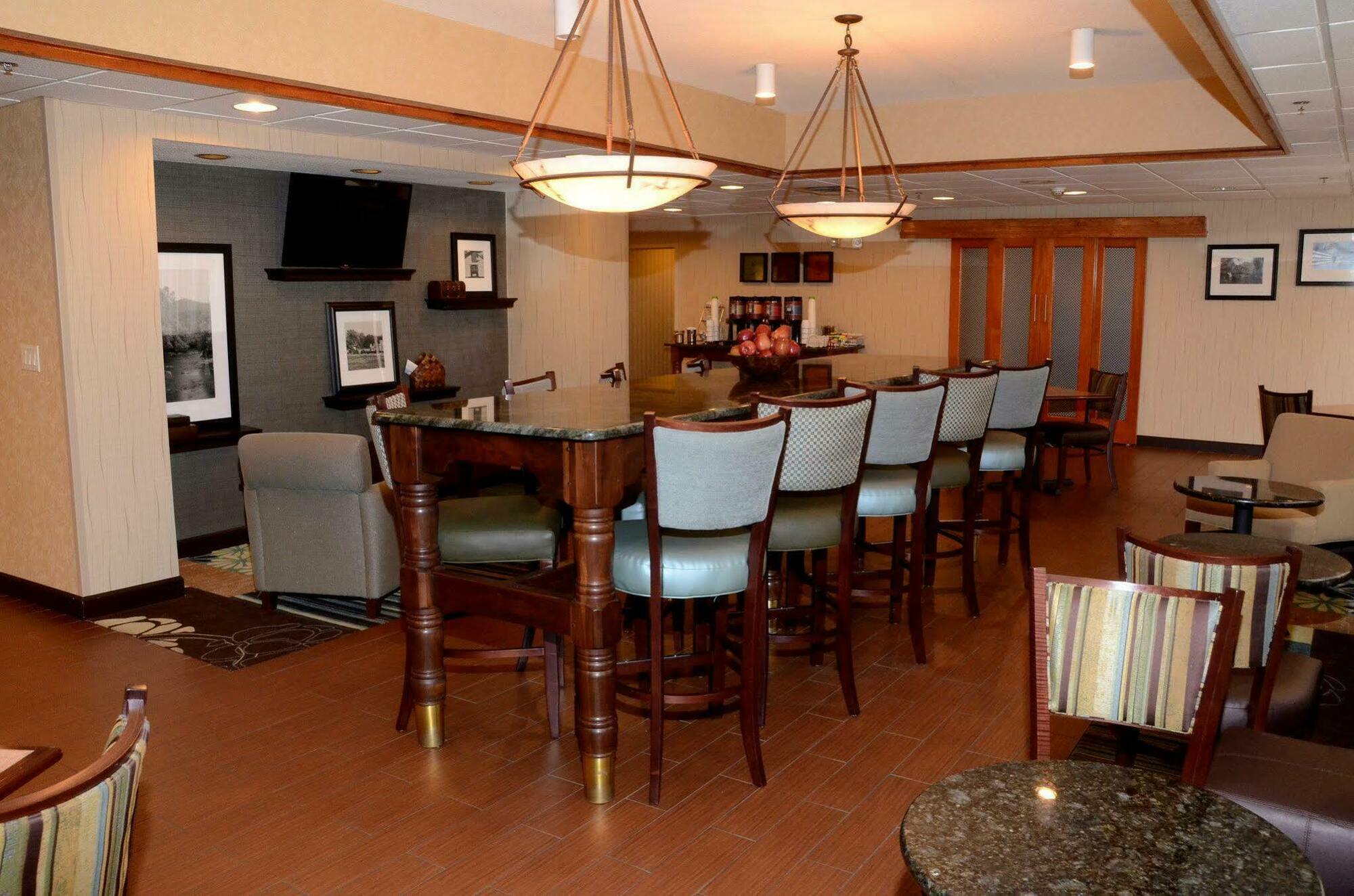 Hampton Inn Abingdon Esterno foto