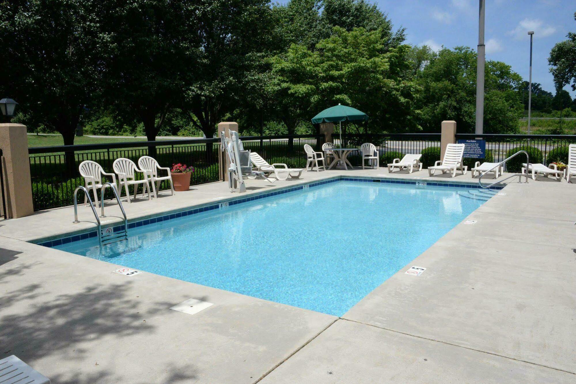 Hampton Inn Abingdon Esterno foto
