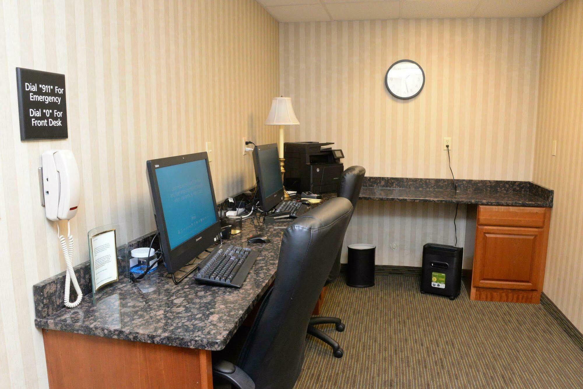 Hampton Inn Abingdon Esterno foto